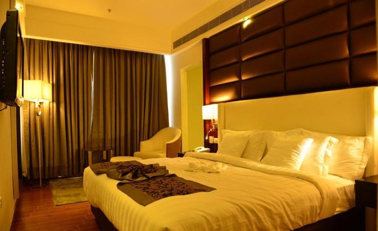 Grand Hotel Himayat Hyderabad Exterior photo