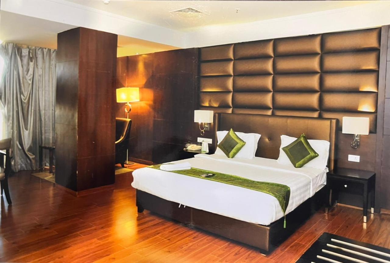 Grand Hotel Himayat Hyderabad Exterior photo