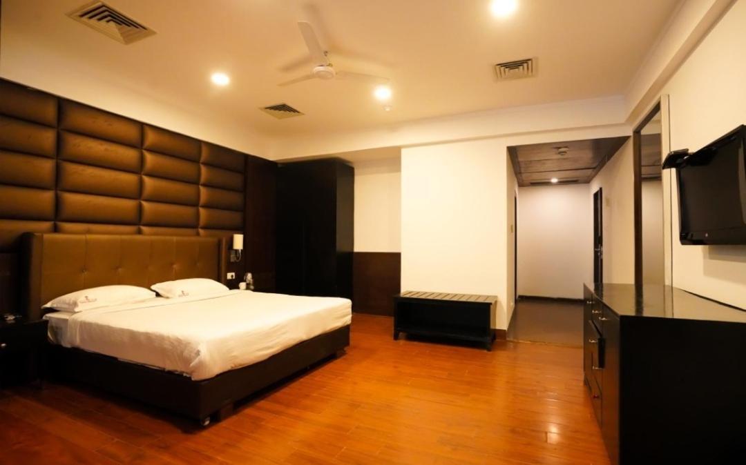 Grand Hotel Himayat Hyderabad Exterior photo