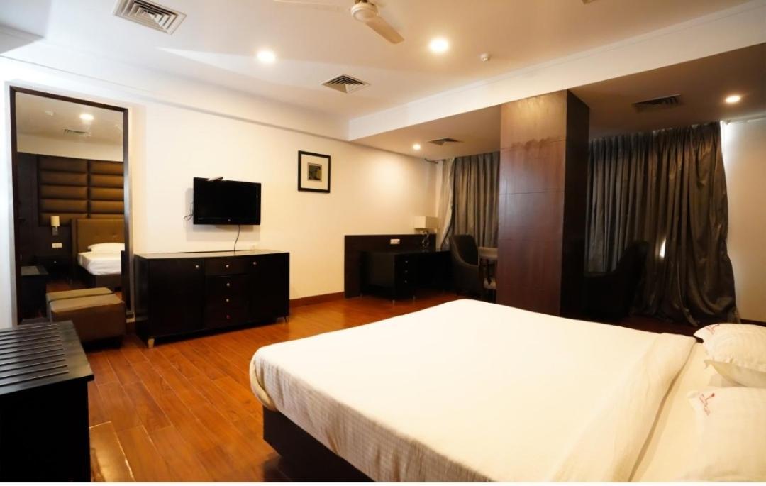 Grand Hotel Himayat Hyderabad Exterior photo